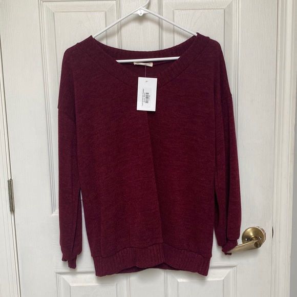 Red sweater - Picture 1 of 4